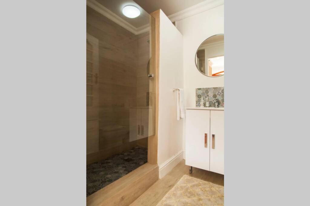 49 on Hof - One-Bedroom Apartment