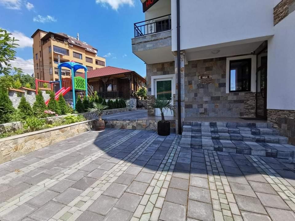 Budova, kde se hotel nachází
