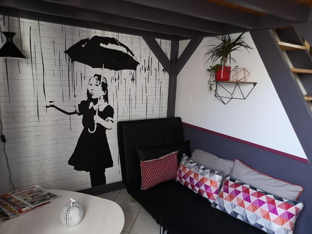 a room with a woman holding an umbrella at Orval et Sens - Les Caudalies Studio in Orvault