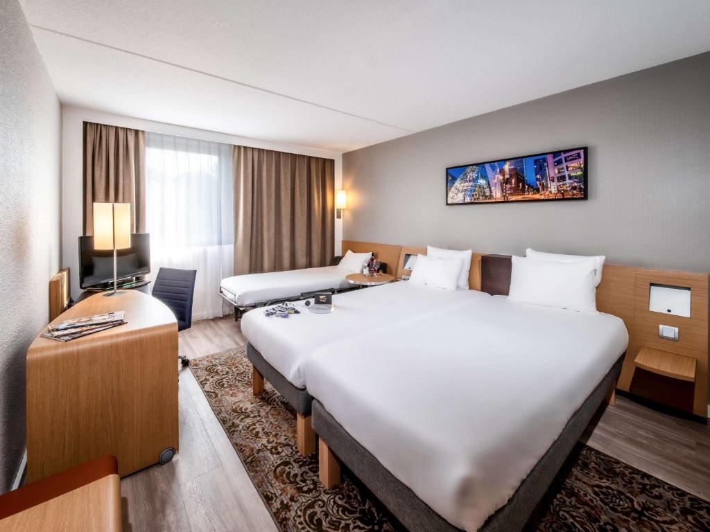Postel nebo postele na pokoji v ubytování Novotel Rotterdam - Schiedam