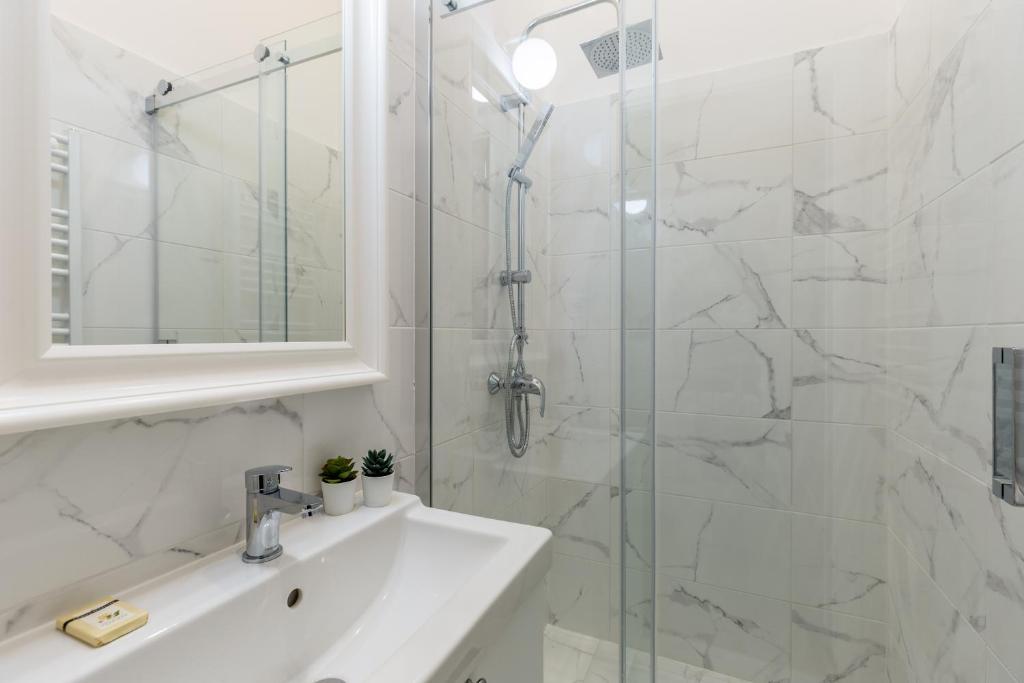 Kúpeľňa v ubytovaní W33 - Prime Location - Comfortable Quality Apartments by BQA