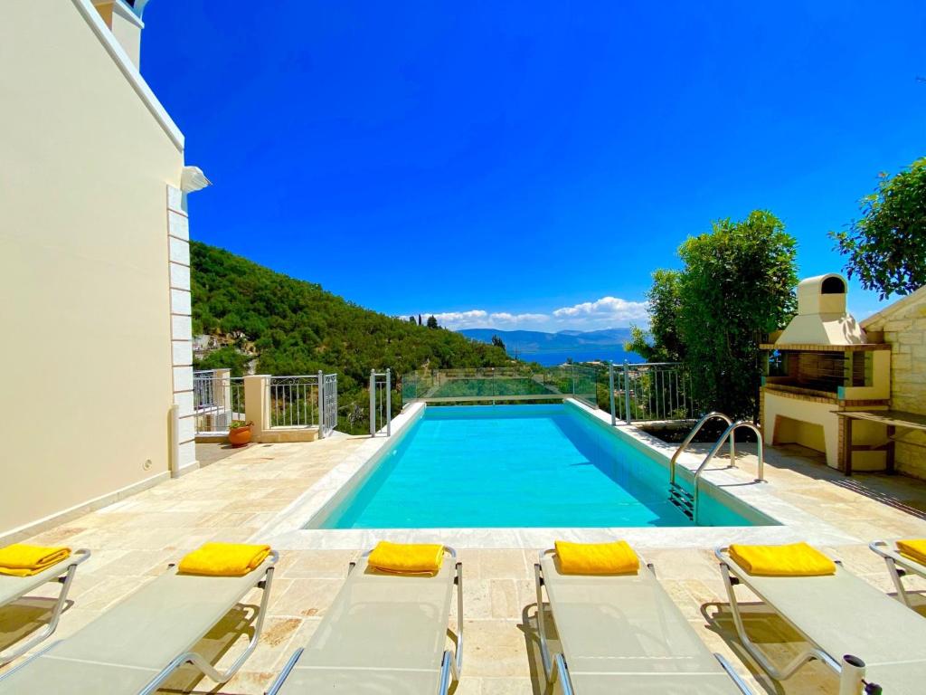 Πισίνα στο ή κοντά στο Kalami Beach Luxury Villa with heatable private pool by DadoVillas