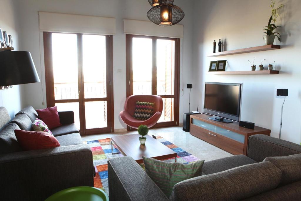 Kouklia Villa Sleeps 4 with Pool Air Con and WiFi