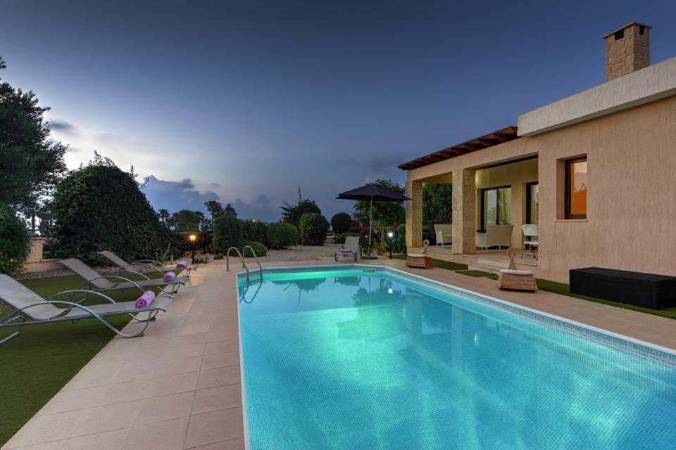 Latchi Villa Sleeps 4 with Pool Air Con and WiFi