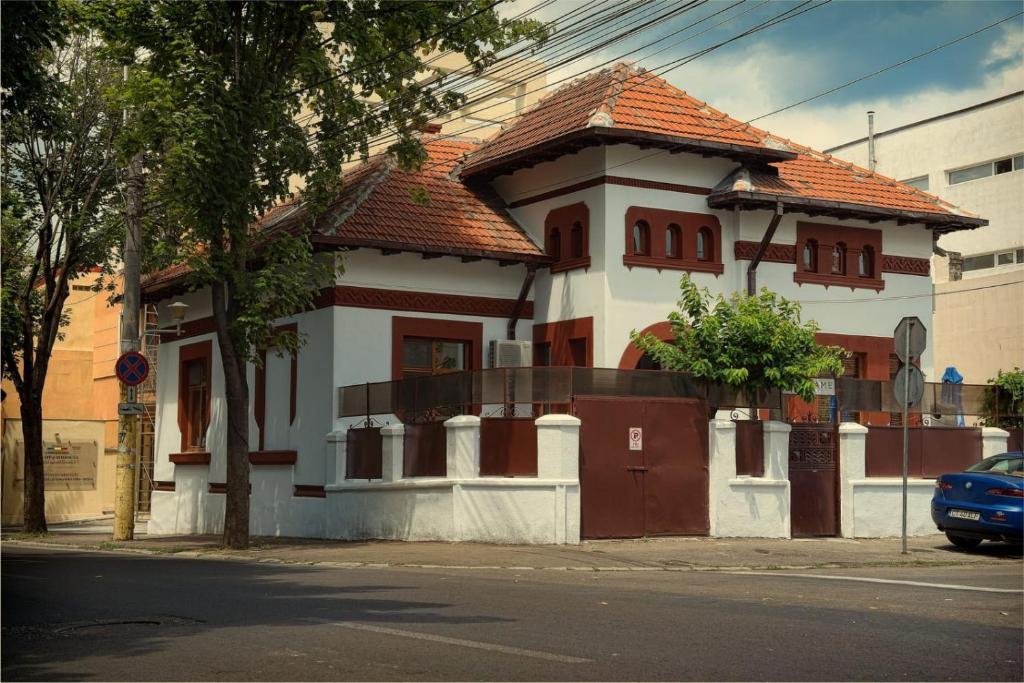 Villa Dumbrava Rosie - Three-Bedroom House