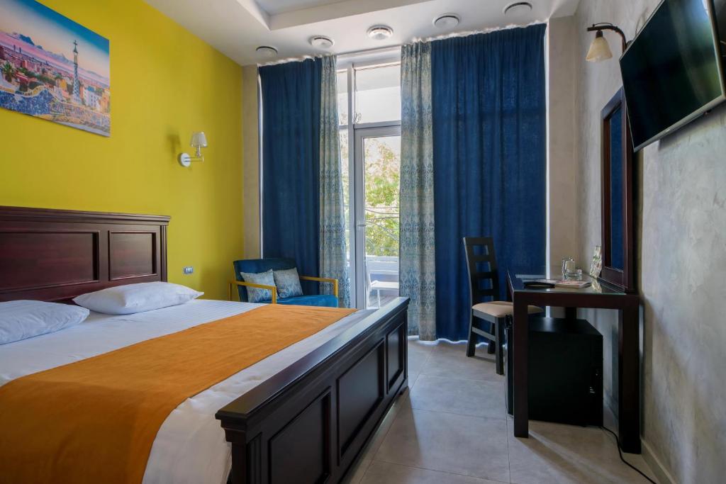 Postel nebo postele na pokoji v ubytování Gaudi stylish hotel