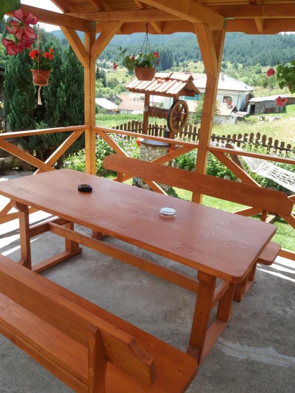 Balkón nebo terasa v ubytování вила Здравец