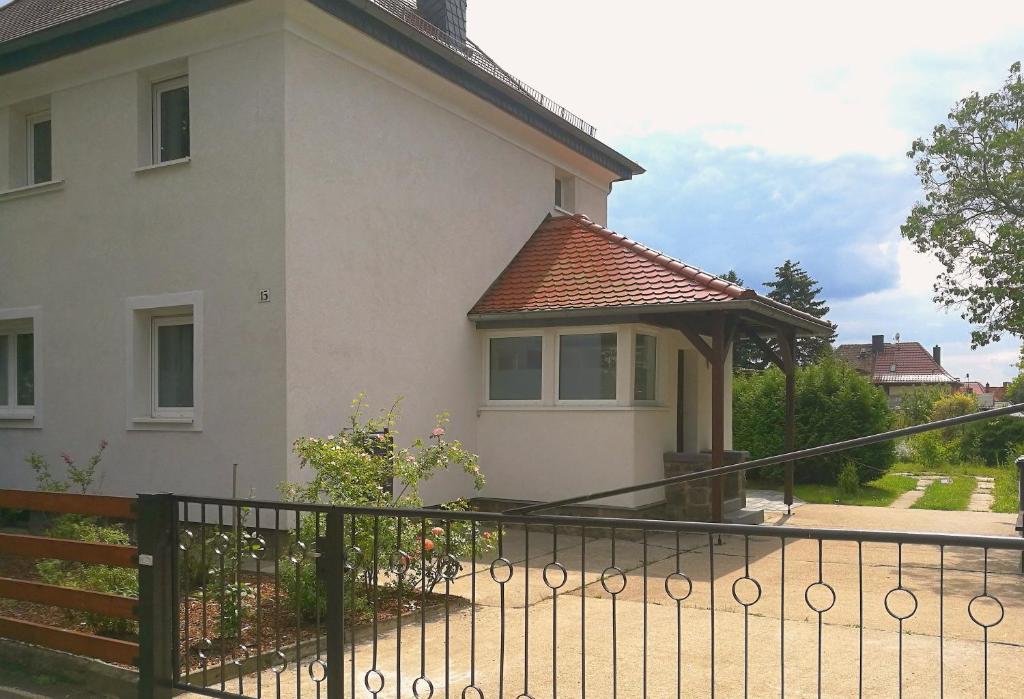 a house with a fence in front of it at 4-Zimmer Haus in Leipzig, Nähe des Porsche in Leipzig