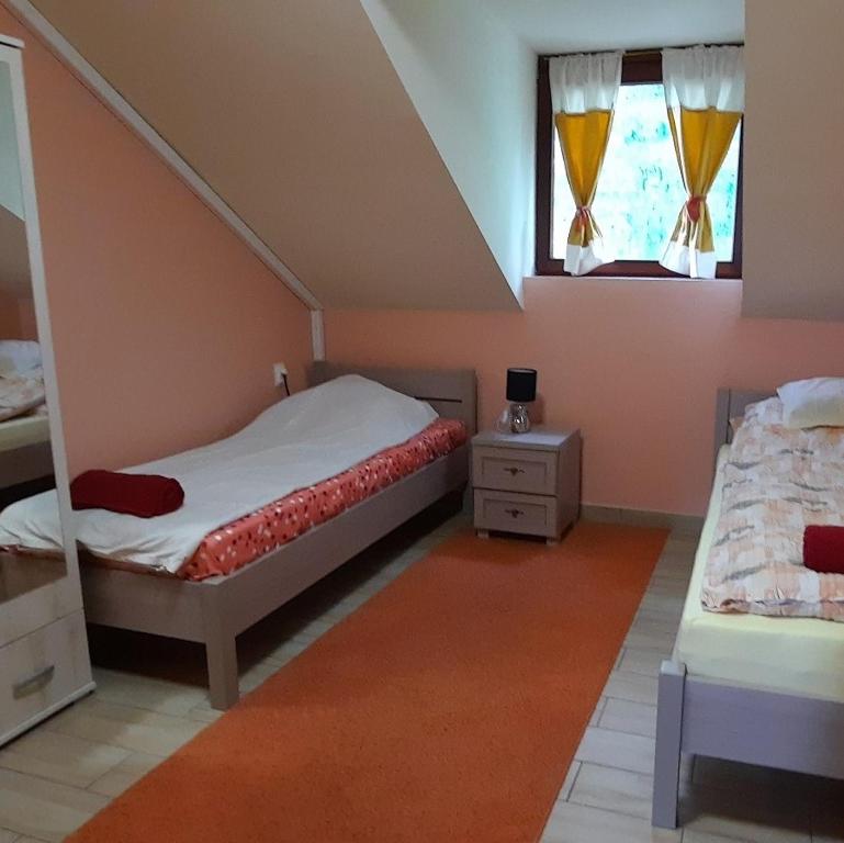 Posteľ alebo postele v izbe v ubytovaní Torony Lovarda Magánszállás
