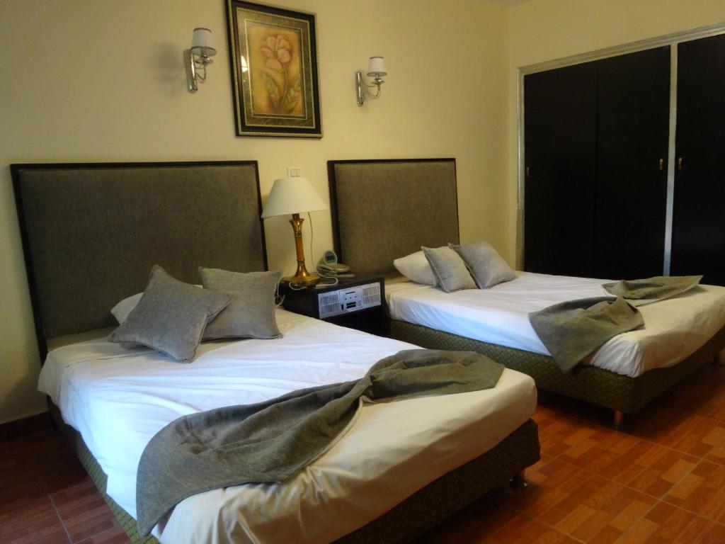 Postel nebo postele na pokoji v ubytování Indiana Hotel