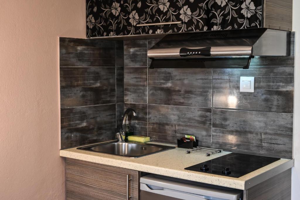 Kuchyňa alebo kuchynka v ubytovaní Hotel Kostas