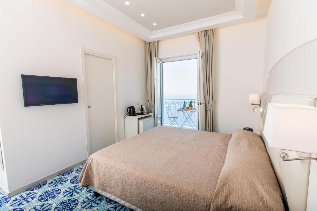 TV a/nebo společenská místnost v ubytování Hotel le Rocce - Agerola, Amalfi Coast