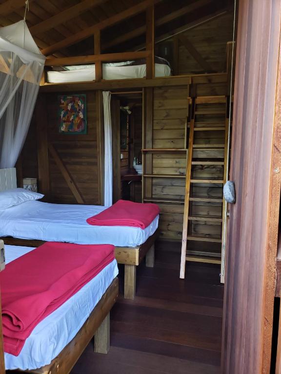 Postel nebo postele na pokoji v ubytování Les Bananes Vertes Ecolodges