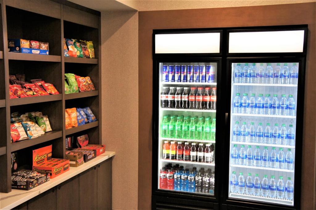 La Quinta Inn & Suites by Wyndham Marysville photo