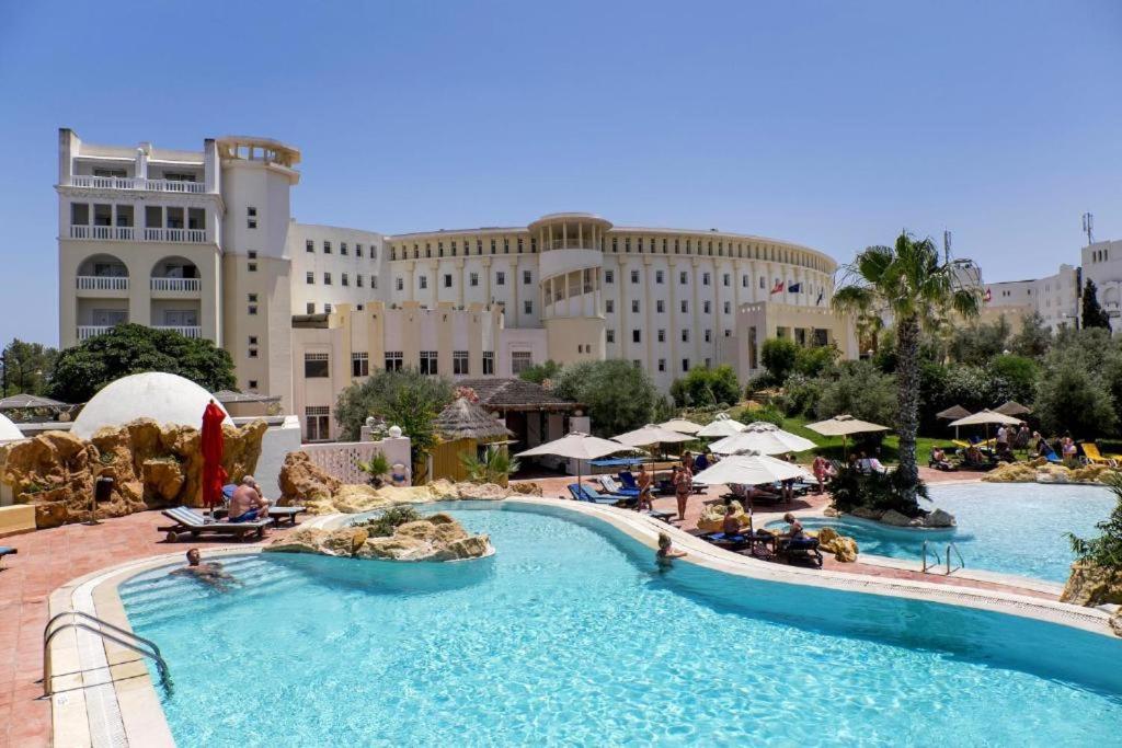 Bazén v ubytování Medina Solaria And Thalasso nebo v jeho okolí