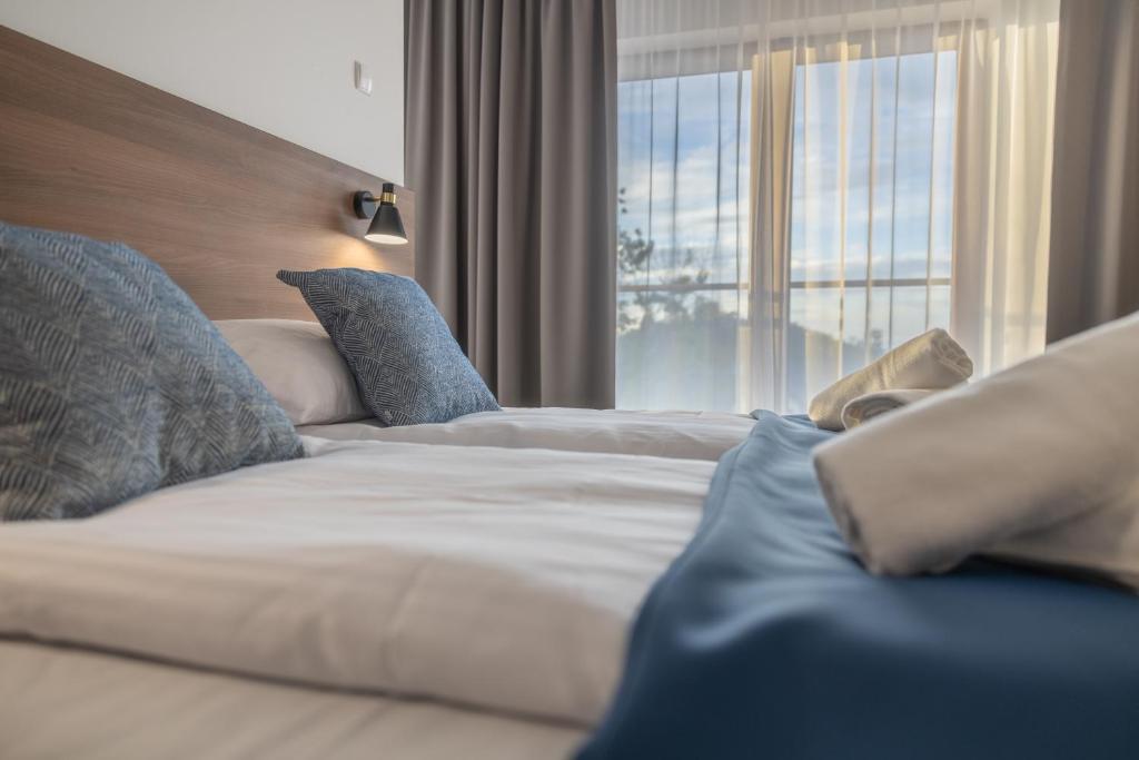 Postel nebo postele na pokoji v ubytování Sudecki Resort & SPA