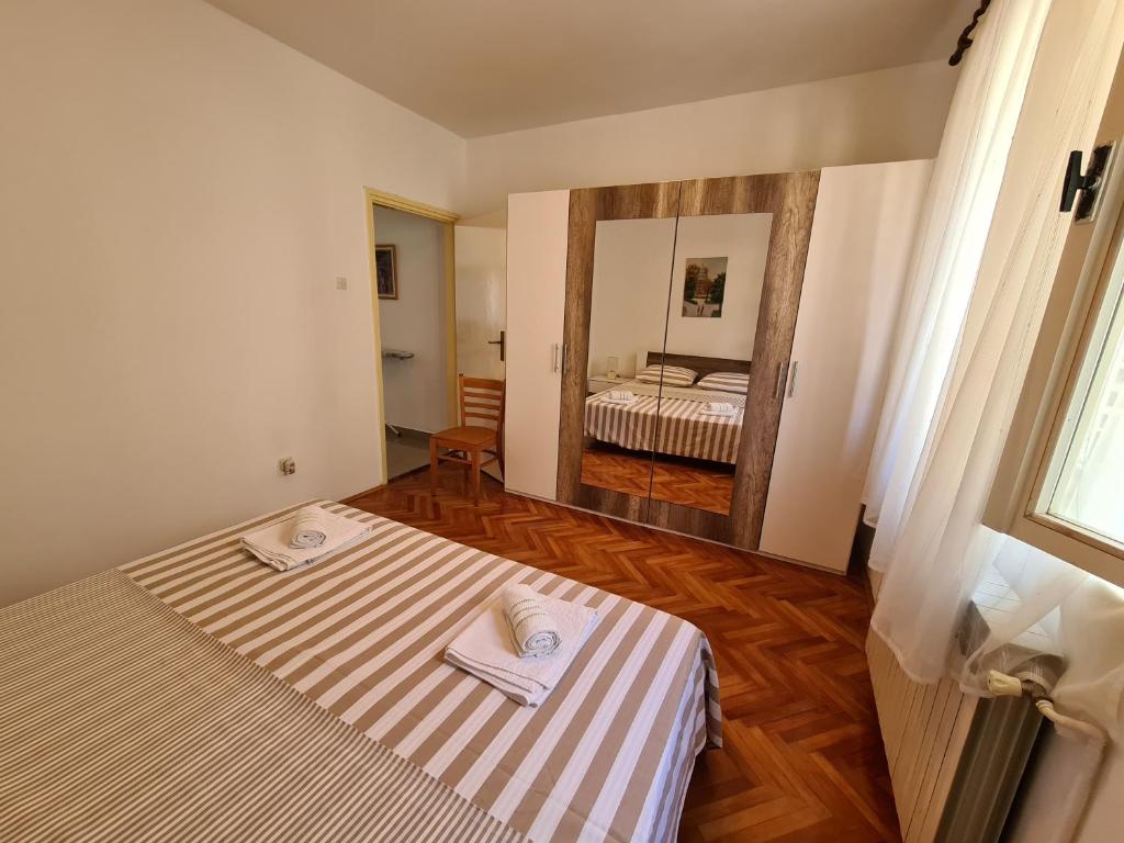 Postel nebo postele na pokoji v ubytování Apartments Ivana