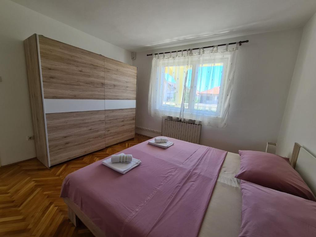 Postel nebo postele na pokoji v ubytování Apartments Ivana