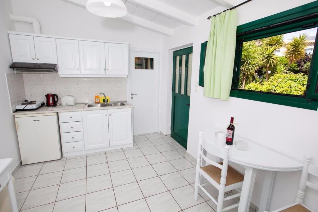 A kitchen or kitchenette at Athina Apartments