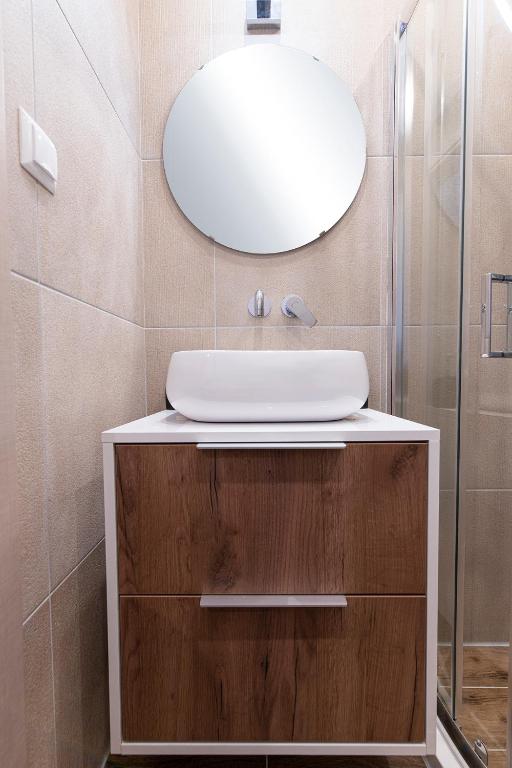 J Villara's Luxury Suites - 6