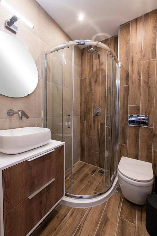 J Villara's Luxury Suites - 5