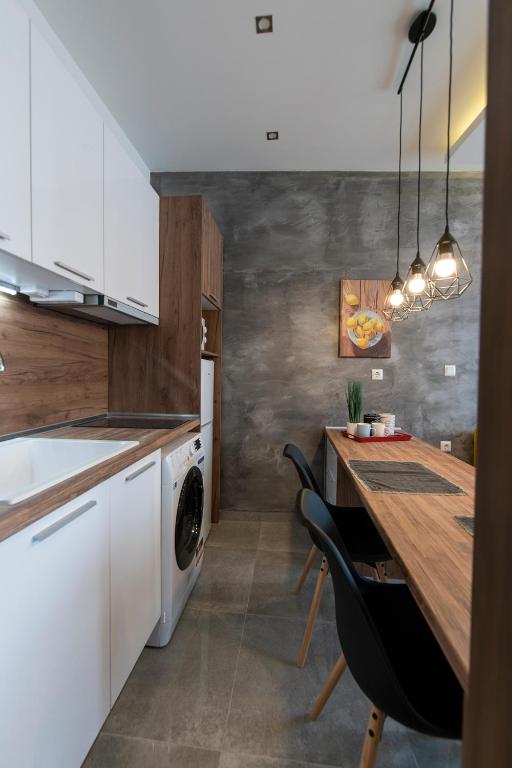 J Villara's Luxury Suites - 1