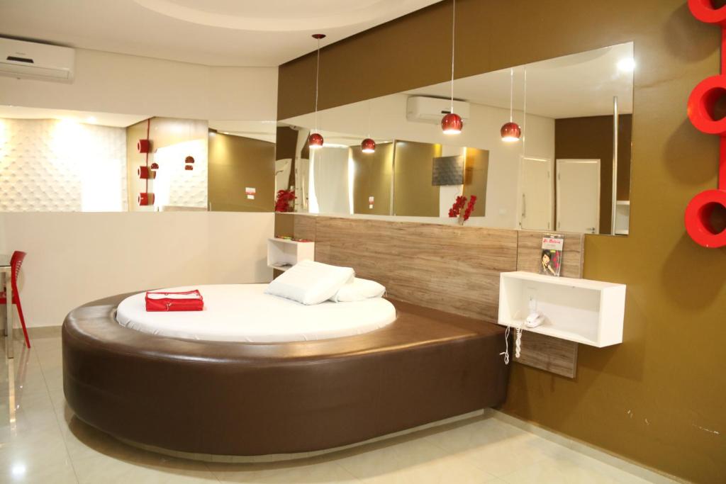  Lotu's Motel