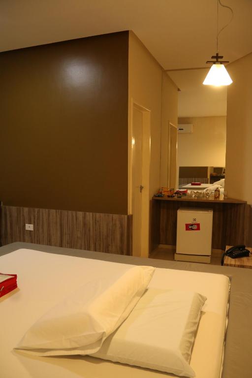  Lotu's Motel