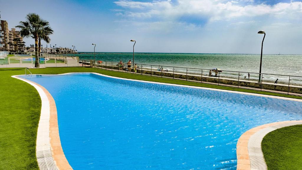 The swimming pool at or close to Apartamento La Manga SPACE