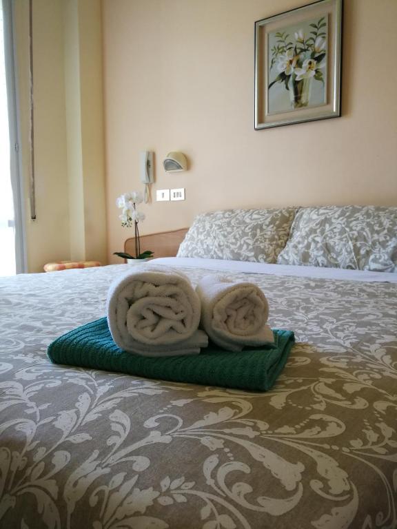 Postel nebo postele na pokoji v ubytování Hotel Rossella