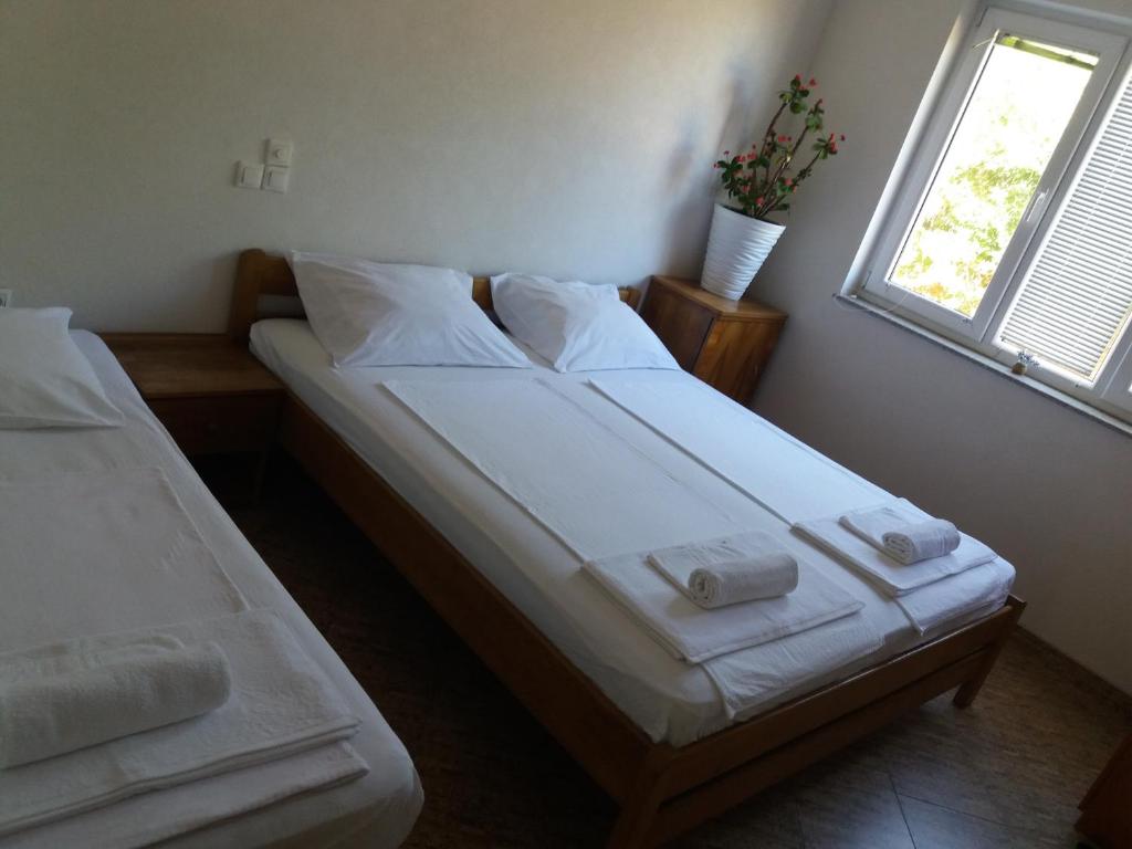 Postel nebo postele na pokoji v ubytování 4 Bedroom Apartment in Tisno (8+4)