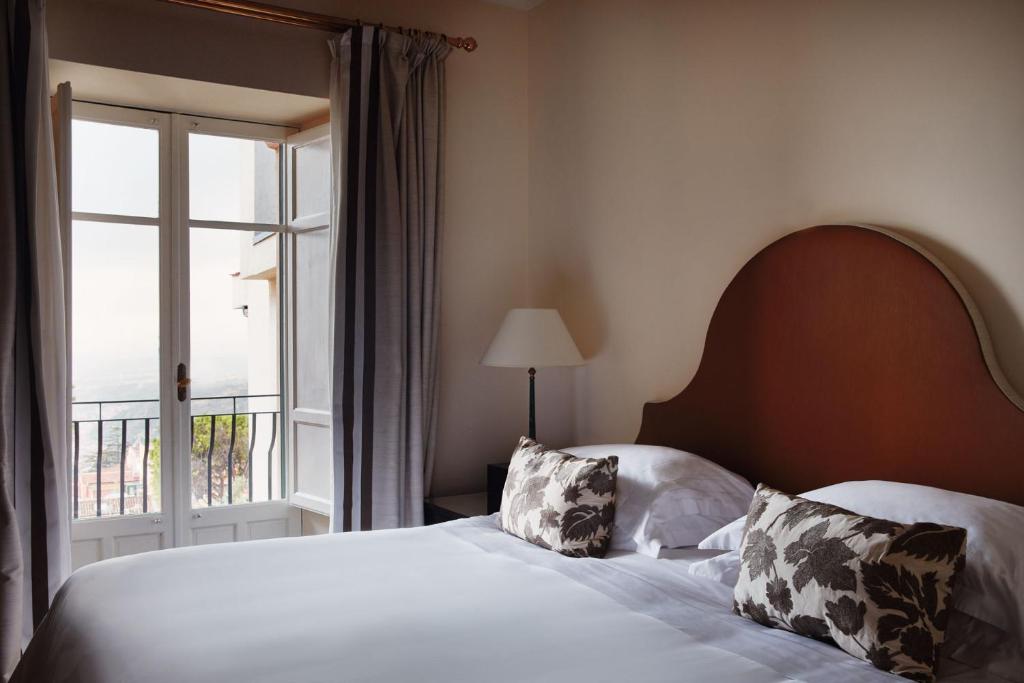 Grand Hotel Timeo, A Belmond Hotel, Taorminaにあるベッド