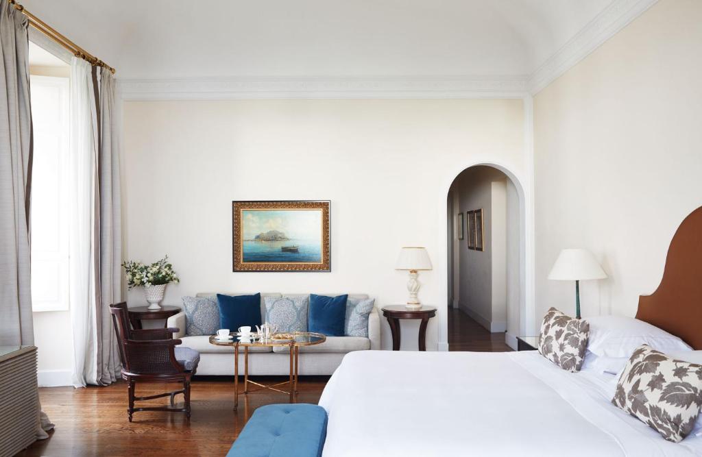 Grand Hotel Timeo, A Belmond Hotel, Taorminaにあるベッド