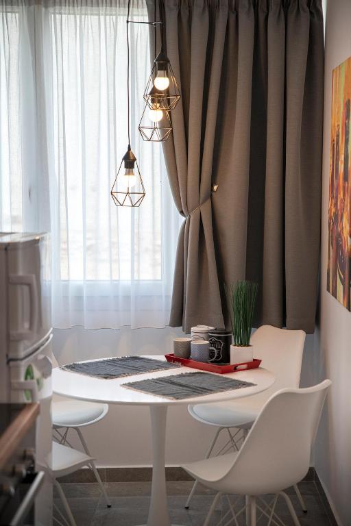 J Villara's Luxury Suites - 14