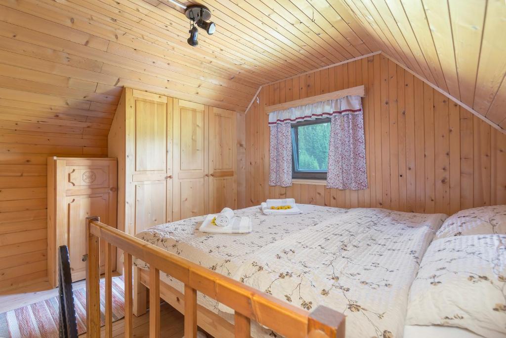 Postel nebo postele na pokoji v ubytování Zalin planinski raj