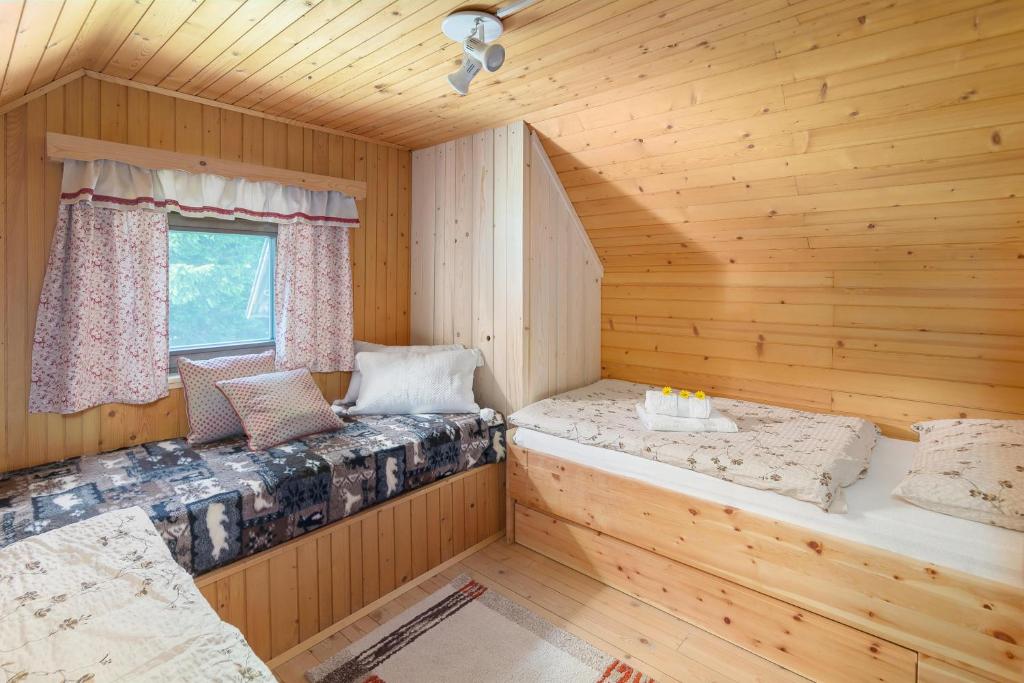 Postel nebo postele na pokoji v ubytování Zalin planinski raj