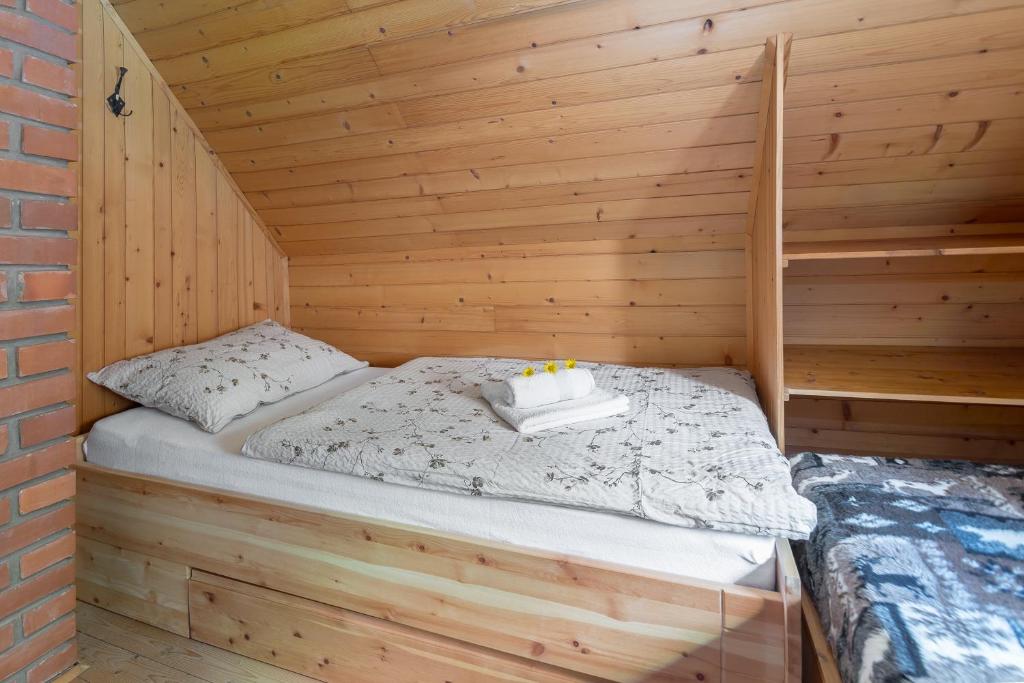 Postel nebo postele na pokoji v ubytování Zalin planinski raj