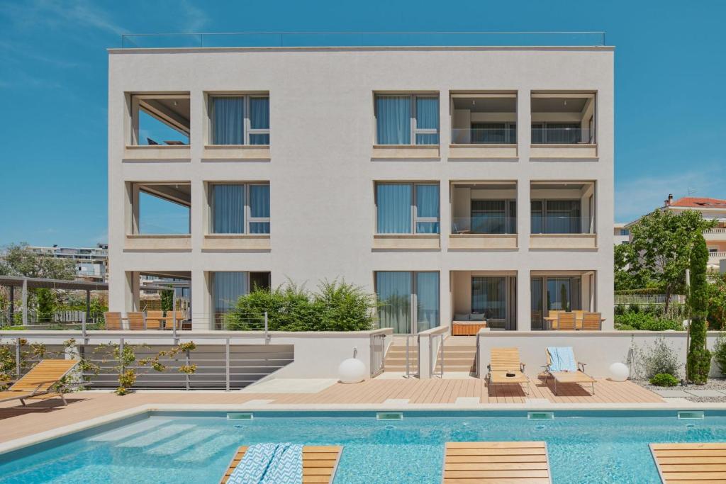Bazén v ubytovaní Eol Apartments Split alebo v jeho blízkosti