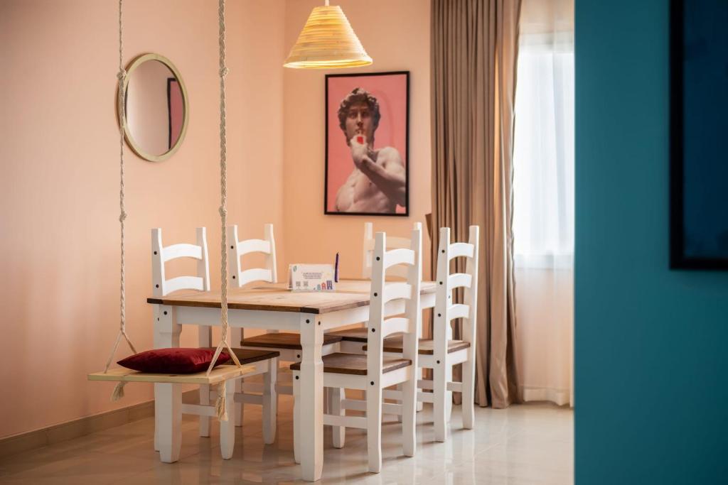 Fotografie z fotogalerie ubytování The 2BDR Compelling Condo 5 min to CAI Airport v Káhiře