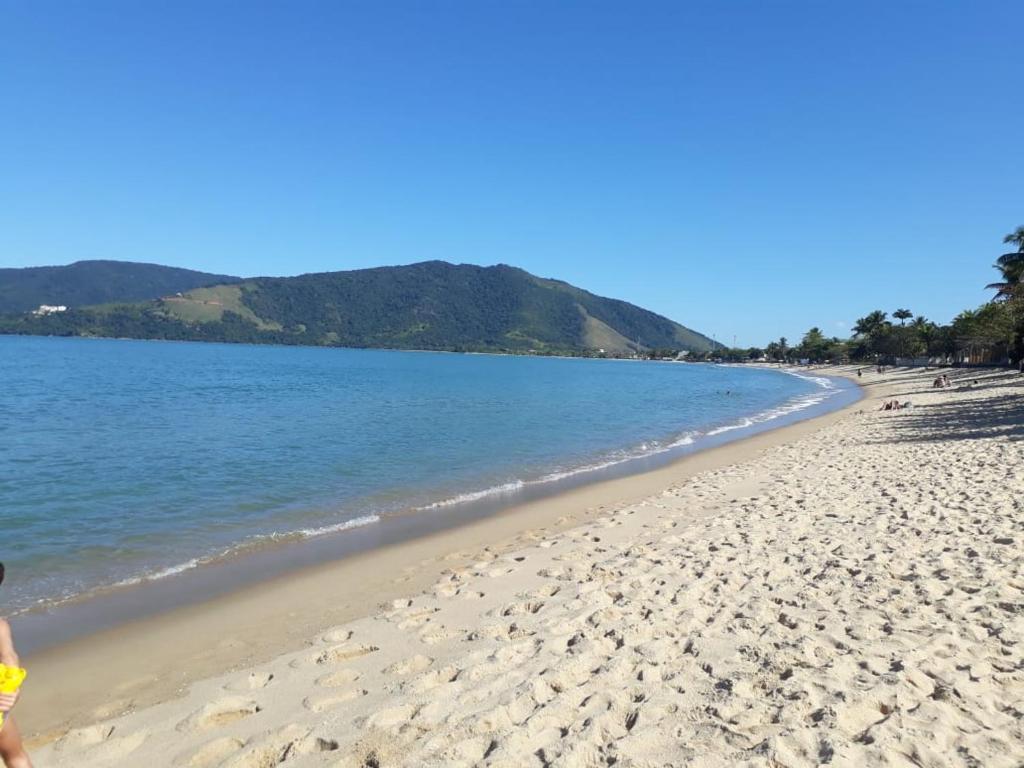  Casa Condomínio para até 8 pessoas 300m da praia