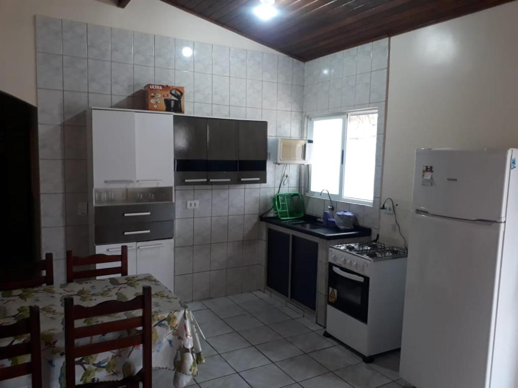  Casa Condomínio para até 8 pessoas 300m da praia