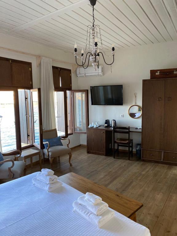 TV a/nebo společenská místnost v ubytování Captain Vasilis Hotel