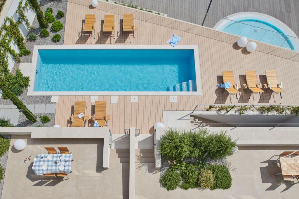 Bazén v ubytovaní Eol Apartments Split alebo v jeho blízkosti
