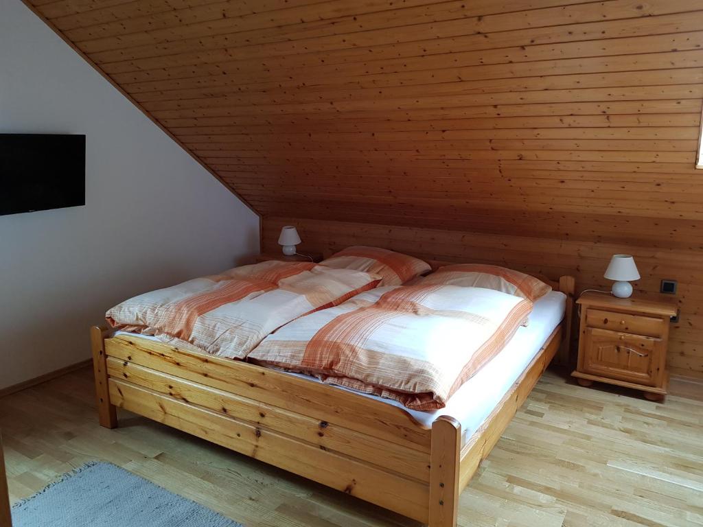 Postel nebo postele na pokoji v ubytování Gästezimmer Aschenbrenner