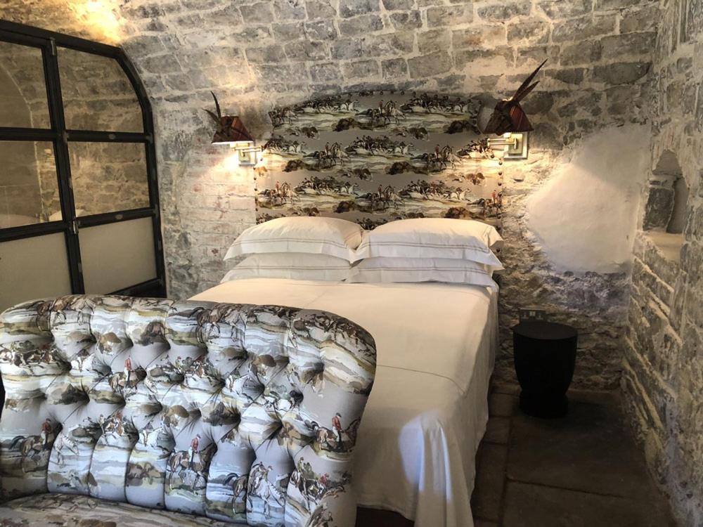 Postel nebo postele na pokoji v ubytování The Bakery, Gileston Manor