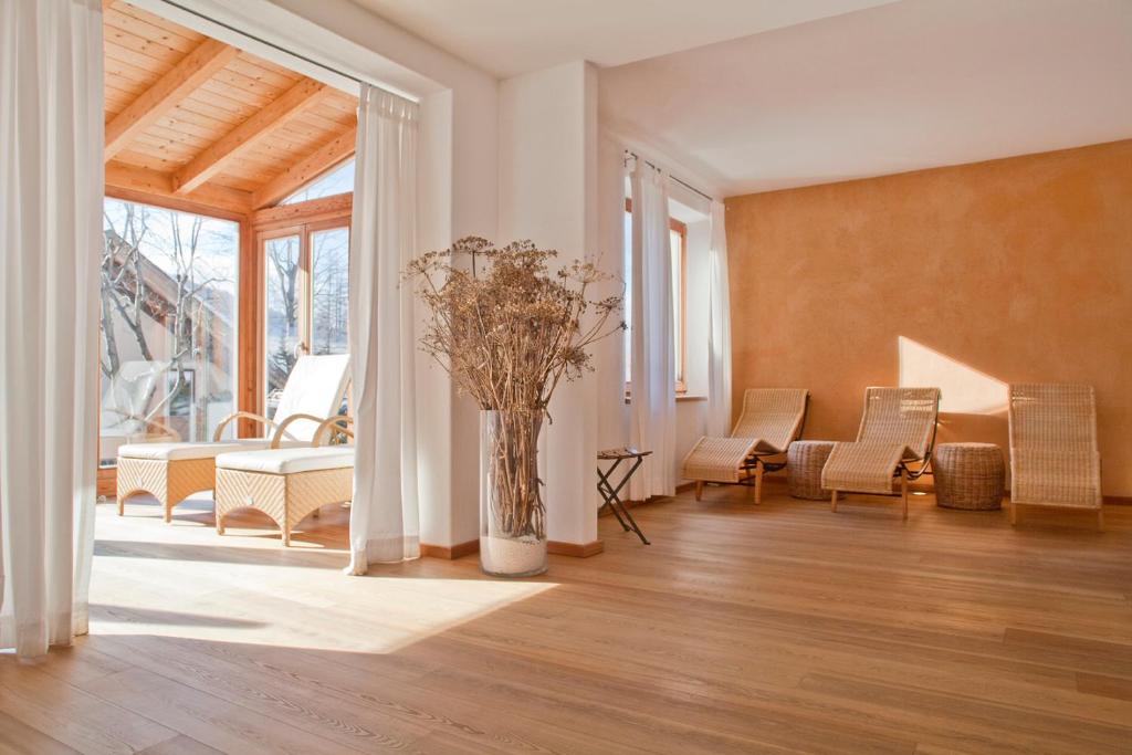 A seating area at Hotel Strobl