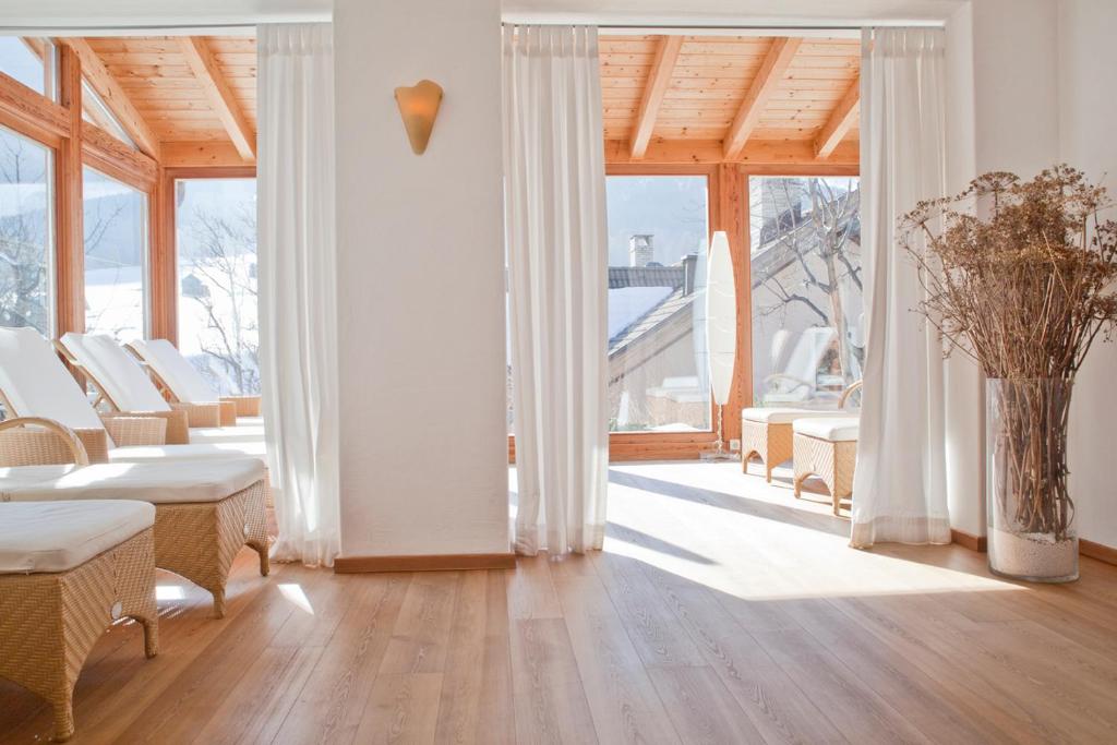 A seating area at Hotel Strobl