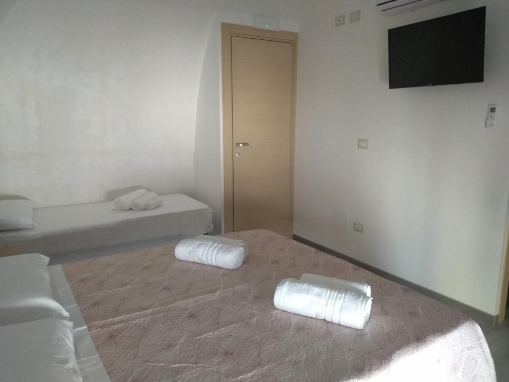 Łóżko lub łóżka w pokoju w obiekcie B&B L'Antica Dimora ...e dei mestieri