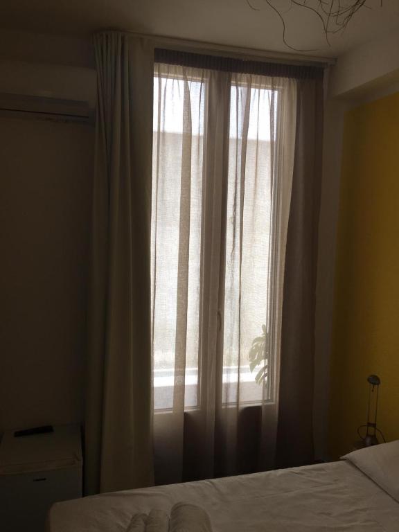 Łóżko lub łóżka w pokoju w obiekcie B&B L'Antica Dimora ...e dei mestieri