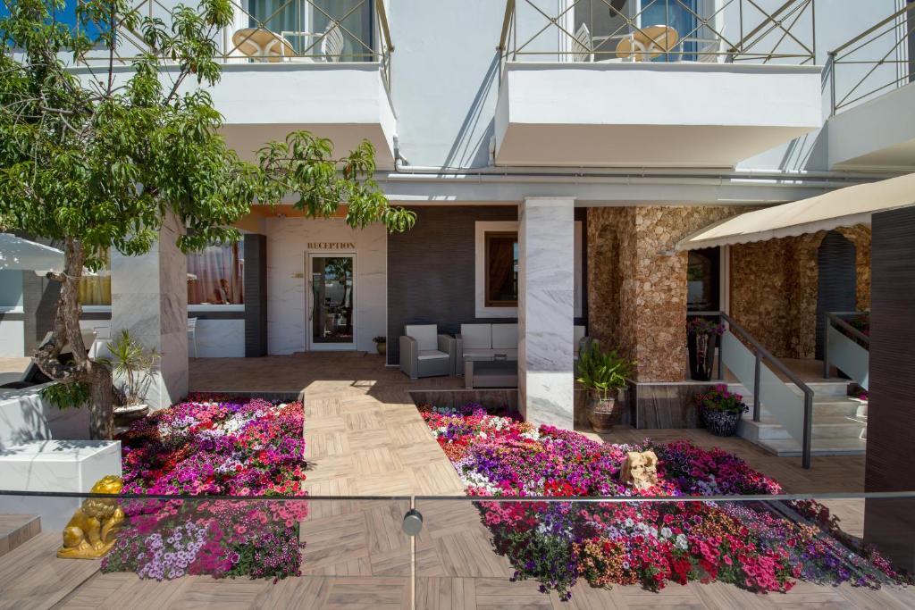 a garden in the middle of a building with flowers at Paradice Hotel Luxury Suites-Near zorbas Beach-FREE Breakfast in Stavros